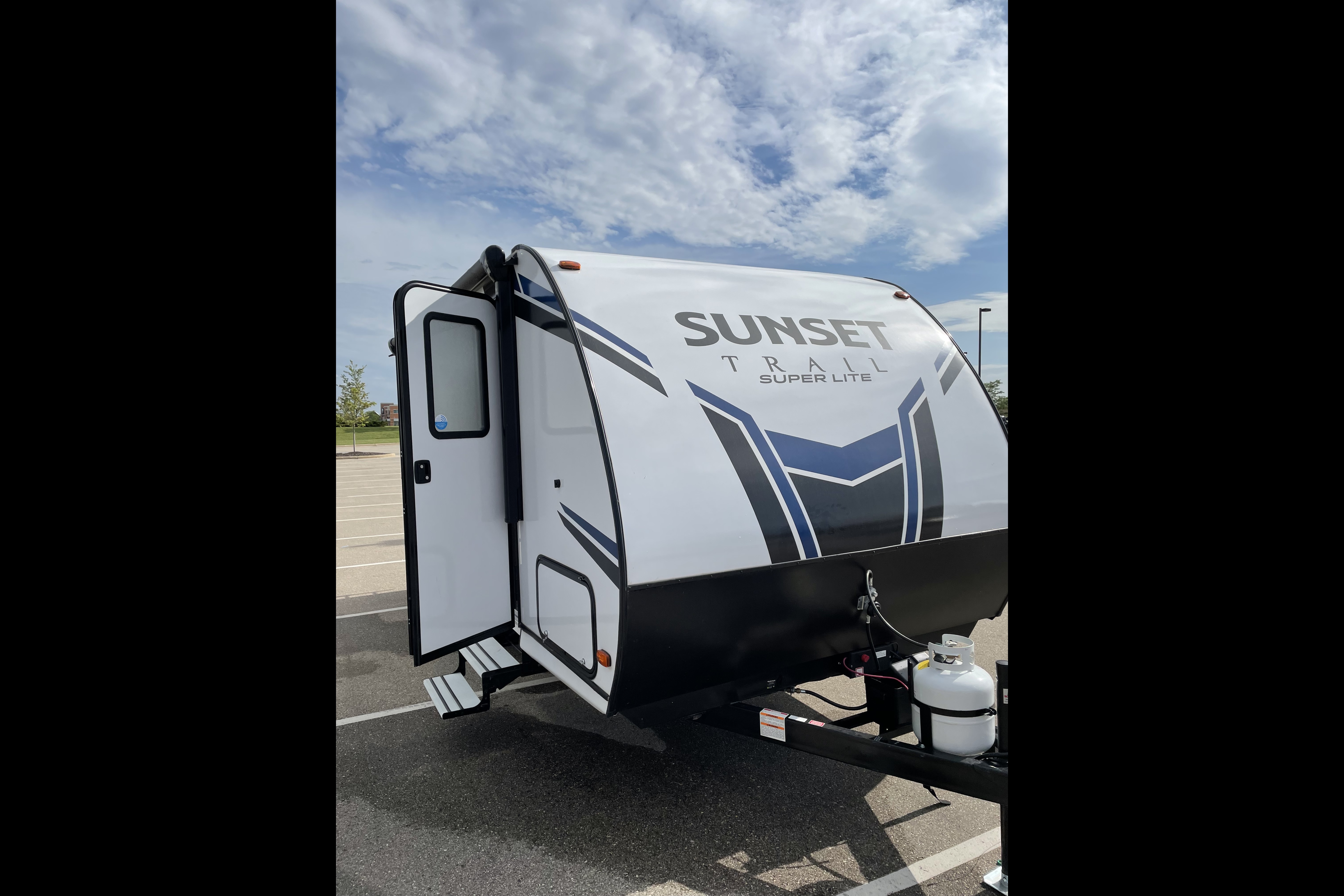 TT3 - 8 Person w/ Bunk- The RV Rental Factory