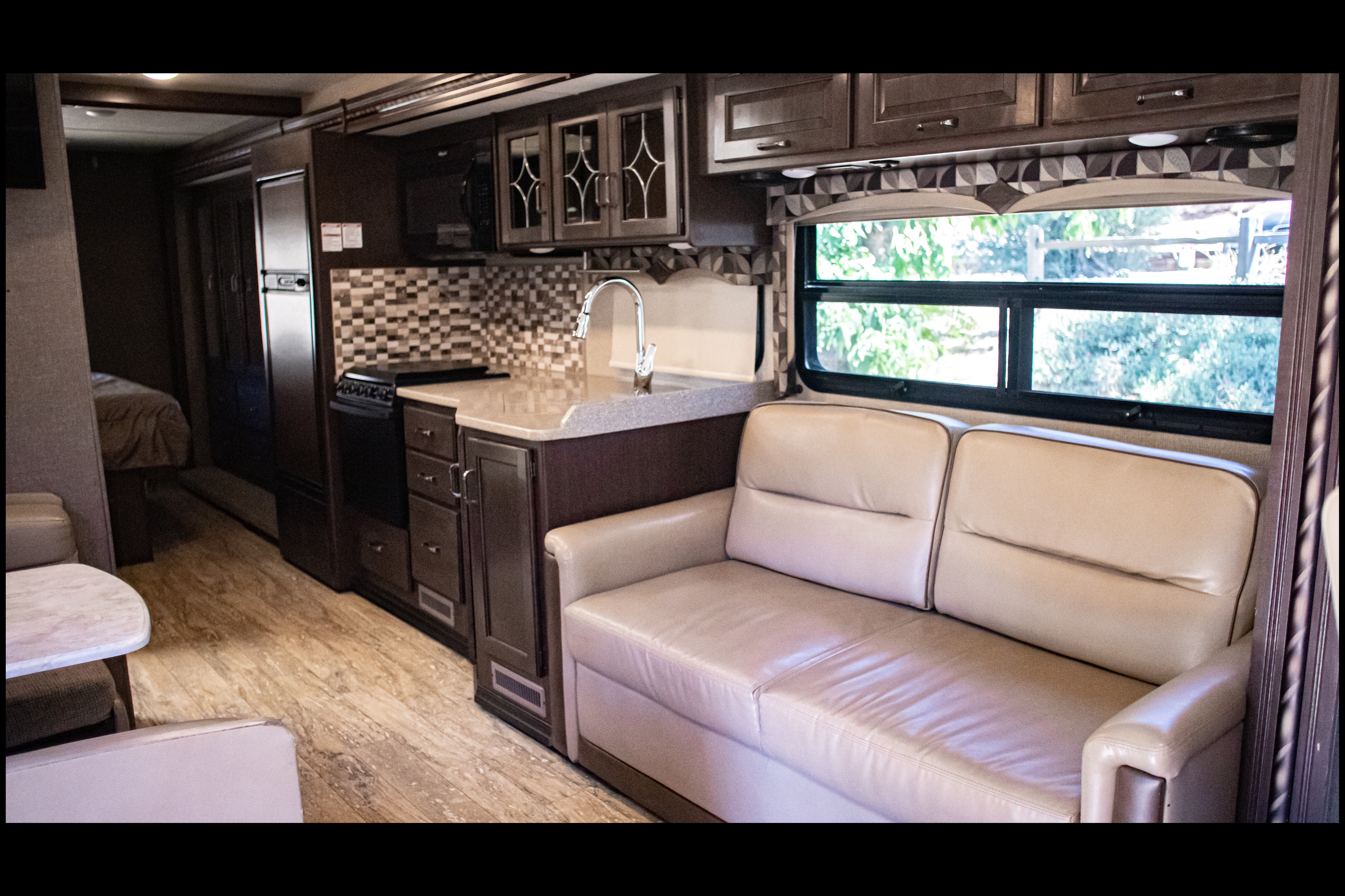 Class A Thor Hurricane - Sleeps 8 & Easy to Drive!