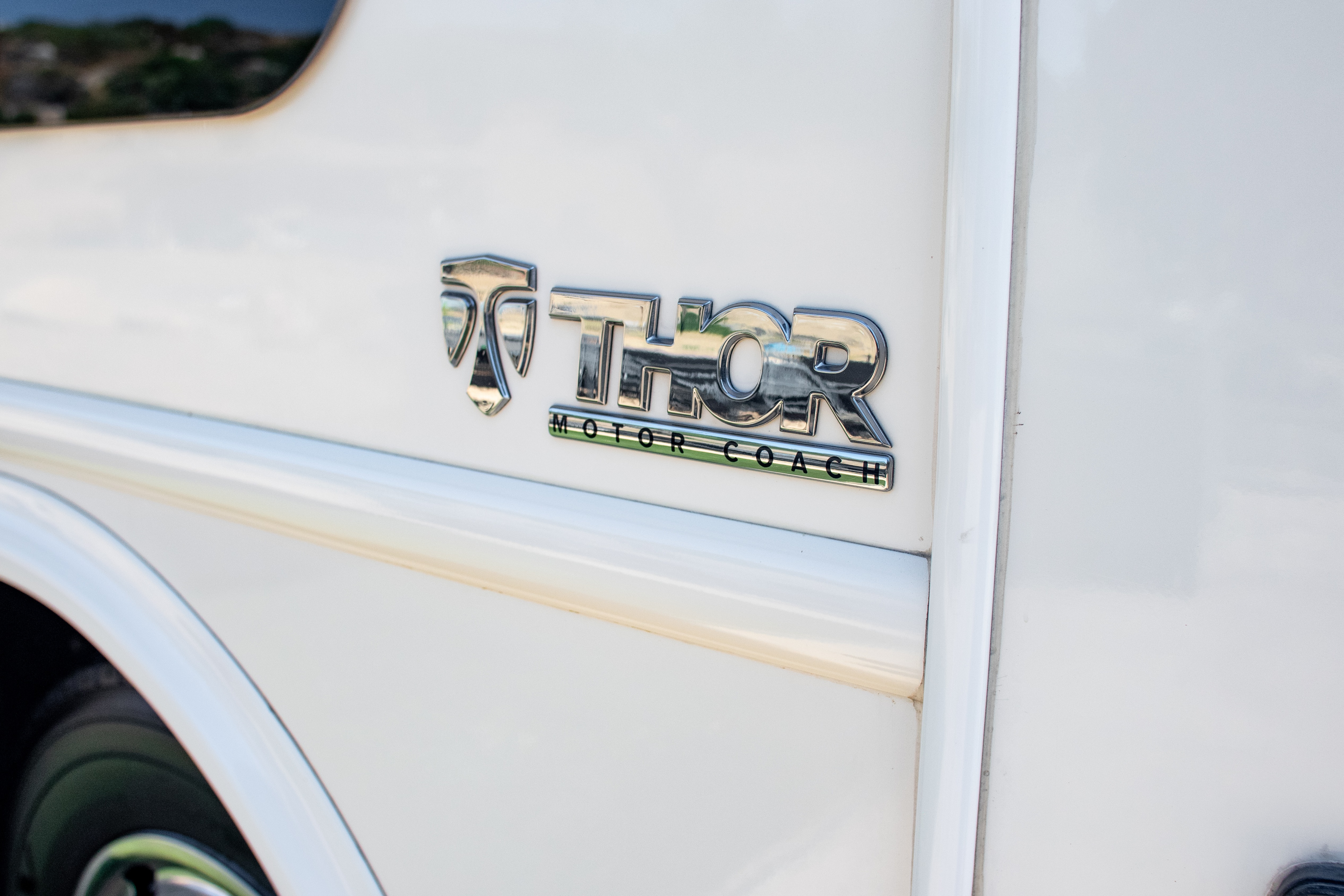 Class A Thor Hurricane - Sleeps 8 & Easy to Drive!