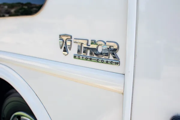 Class A Thor Hurricane - Sleeps 8 & Easy to Drive!