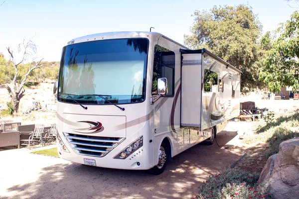 Class A Thor Hurricane - Sleeps 8 & Easy to Drive!