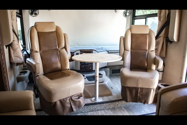 Class A Thor Hurricane - Sleeps 8 & Easy to Drive!