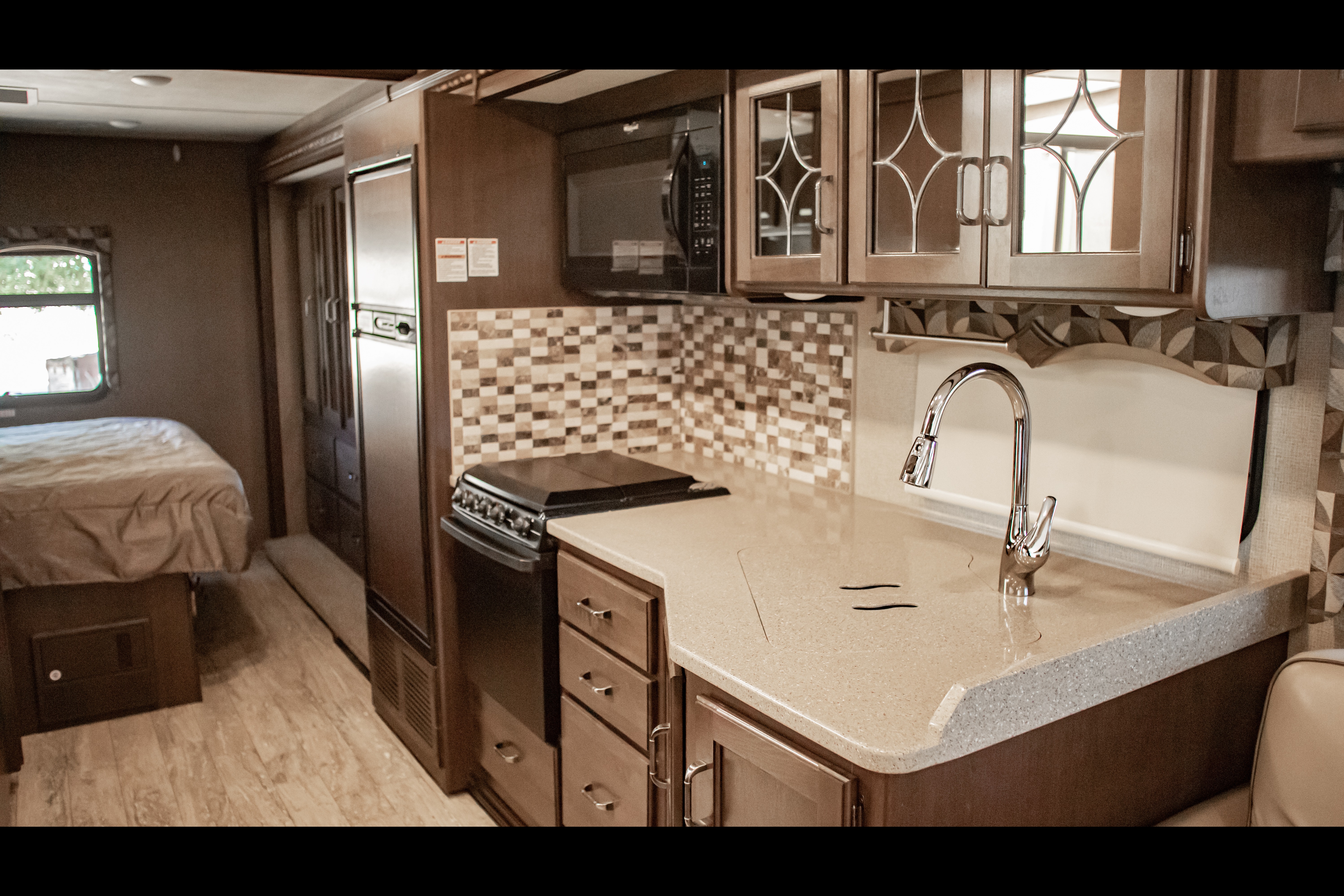 Class A Thor Hurricane - Sleeps 8 & Easy to Drive!