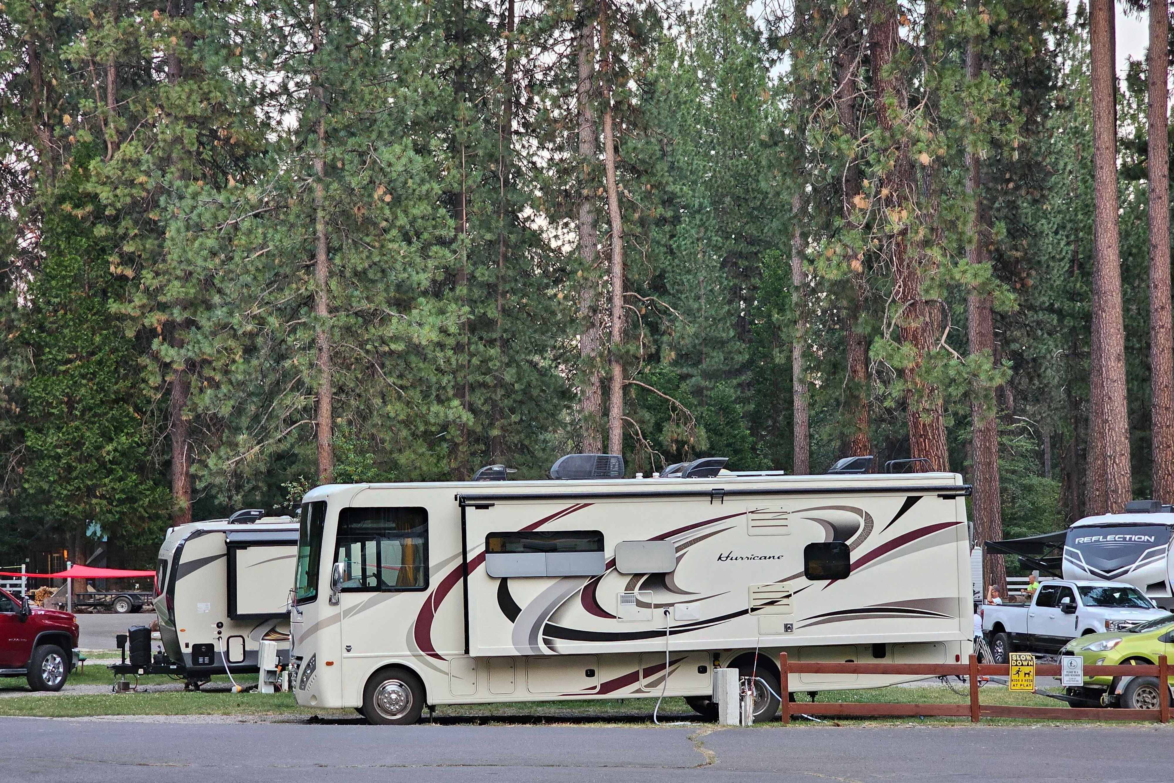 Class A Thor Hurricane - Sleeps 8 & Easy to Drive!