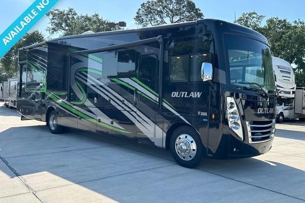 BIG ASS TOY HAULER (Thor Outlaw 38MB)