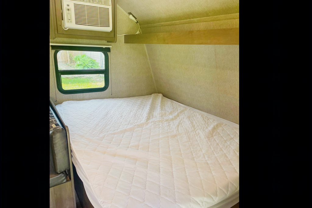 Jim's Coleman Lantern 17fq Travel Trailer