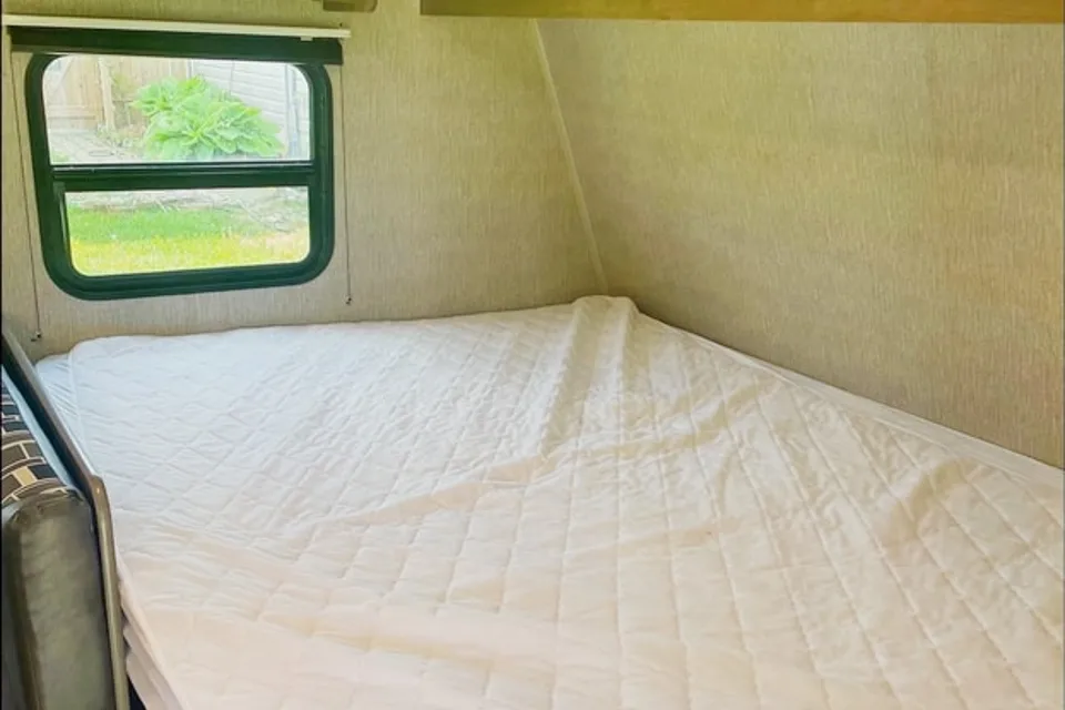 Jim's Coleman Lantern 17fq Travel Trailer