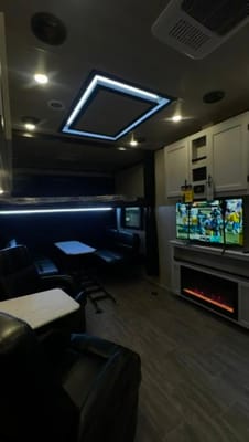 2026 Genesis Supreme Blazen 275crxl Toy Hauler
