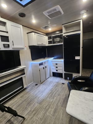 2026 Genesis Supreme Blazen 275crxl Toy Hauler