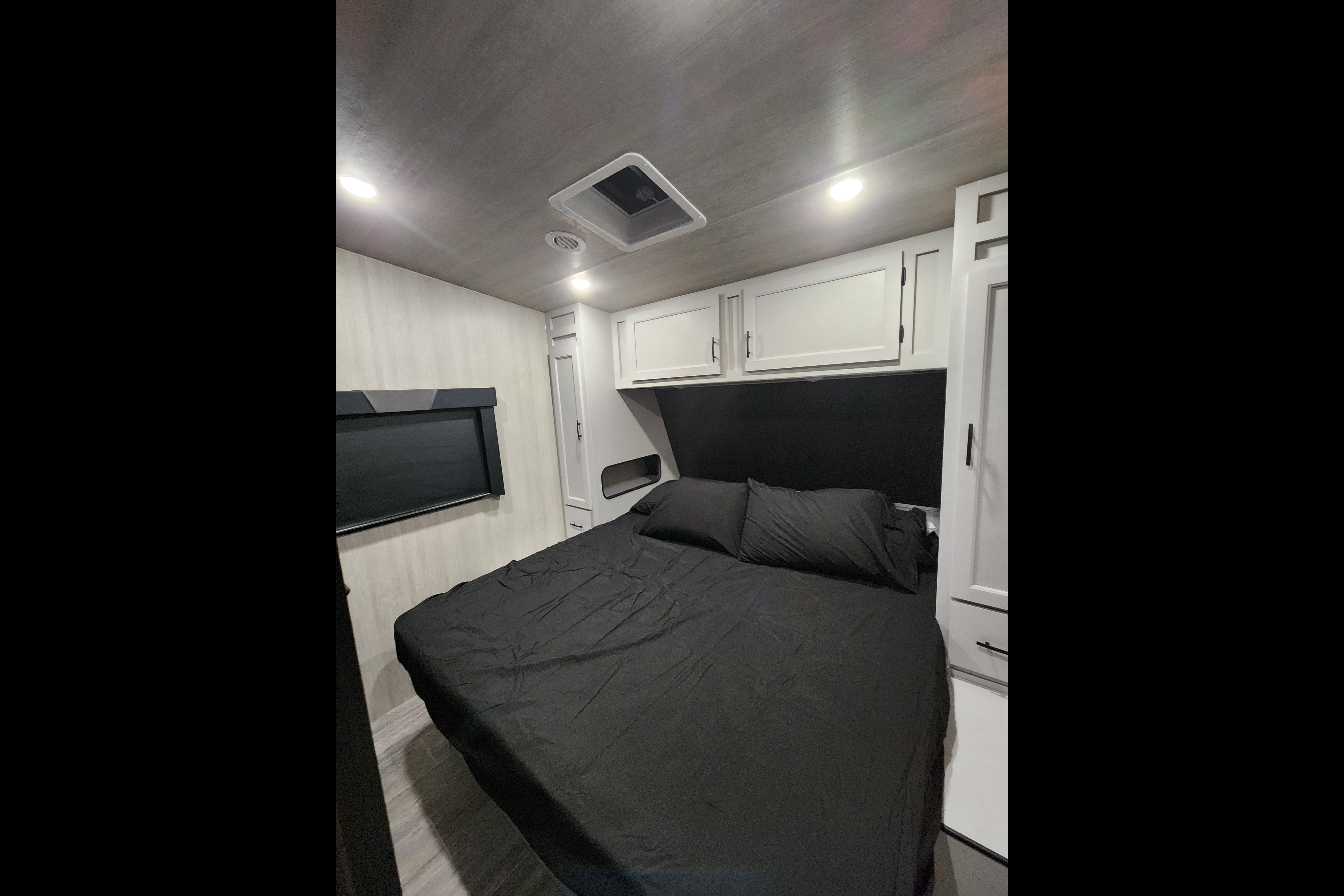 2026 Genesis Supreme Blazen 275crxl Toy Hauler