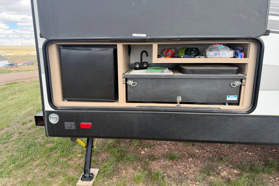 Robert's Cruiser RV Radiance 28QD Travel Trailer