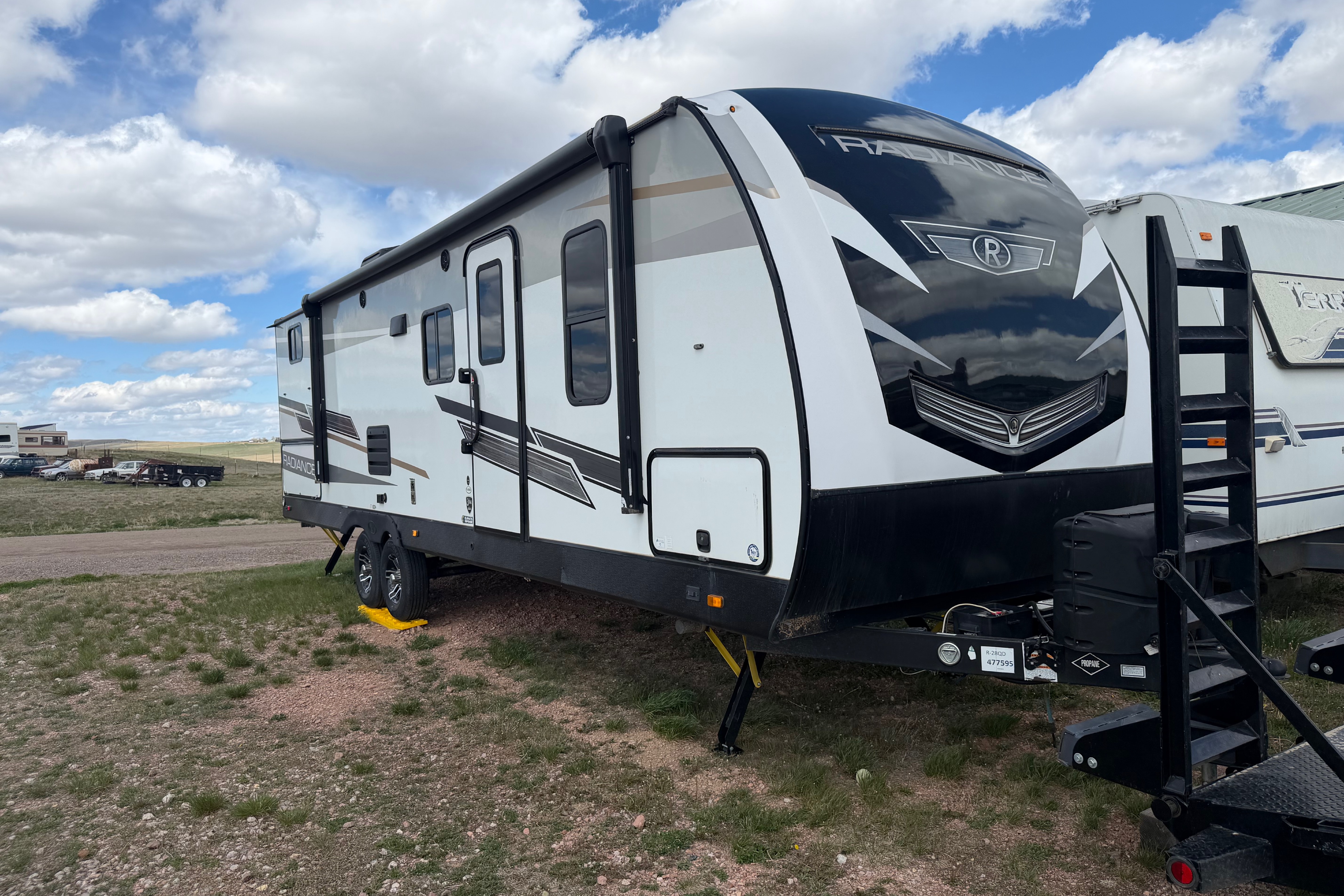 Robert's Cruiser RV Radiance 28QD Travel Trailer
