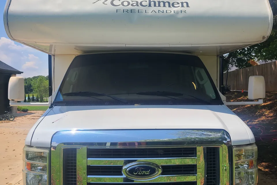 32' Coachmen Motorhome - Family Friendly, newly remodeled & Fully equipped!