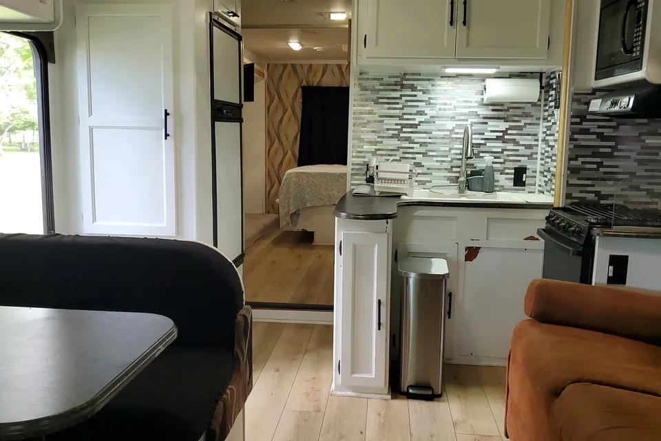 32' Coachmen Motorhome - Family Friendly, newly remodeled & Fully equipped!