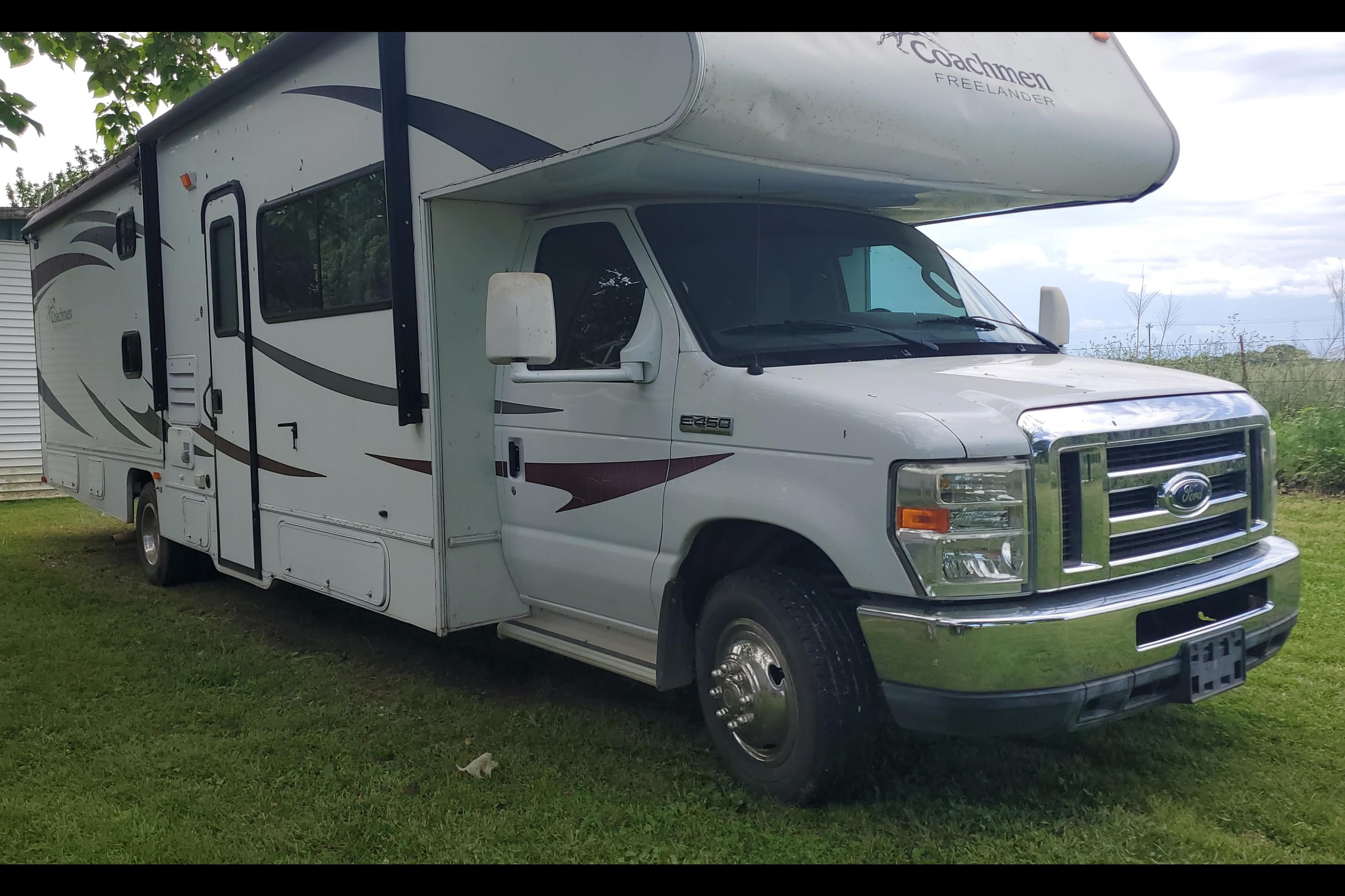 32' Coachmen Motorhome - Family Friendly, newly remodeled & Fully equipped!