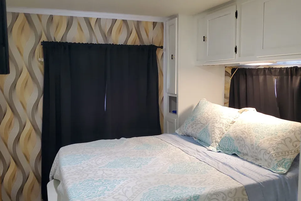32' Coachmen Motorhome - Family Friendly, newly remodeled & Fully equipped!