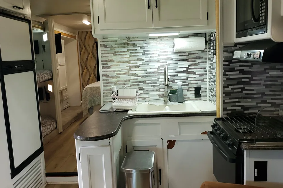 32' Coachmen Motorhome - Family Friendly, newly remodeled & Fully equipped!