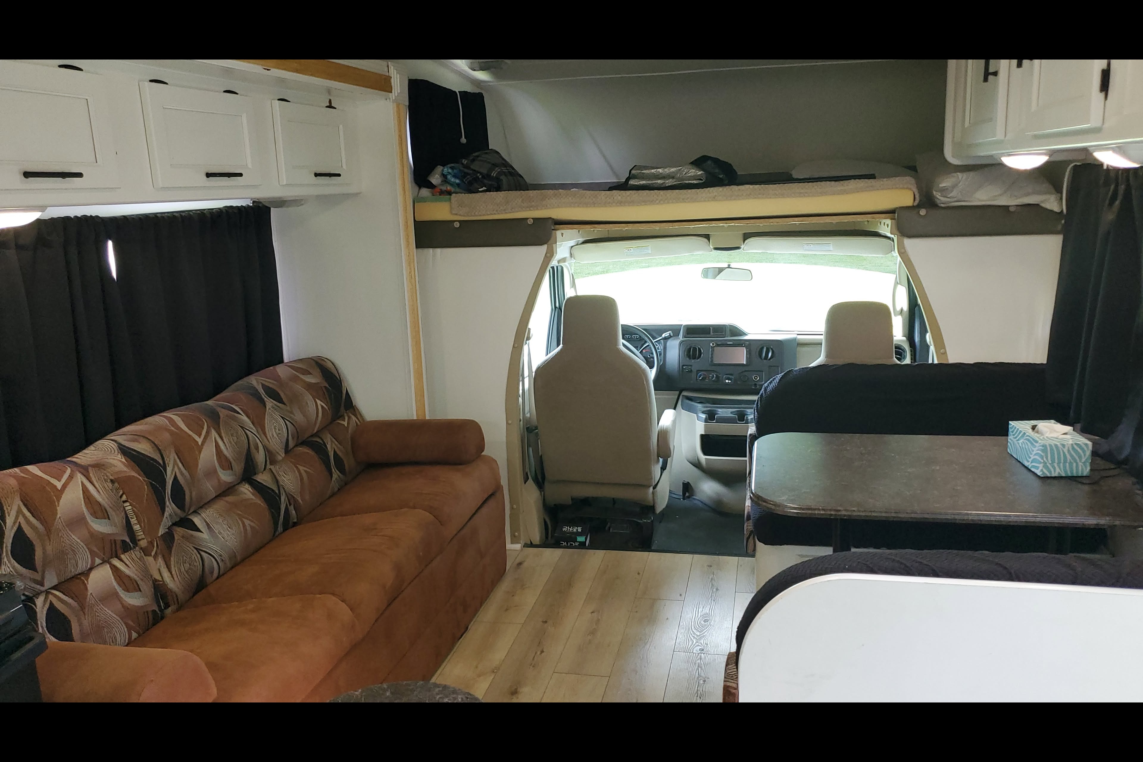 32' Coachmen Motorhome - Family Friendly, newly remodeled & Fully equipped!
