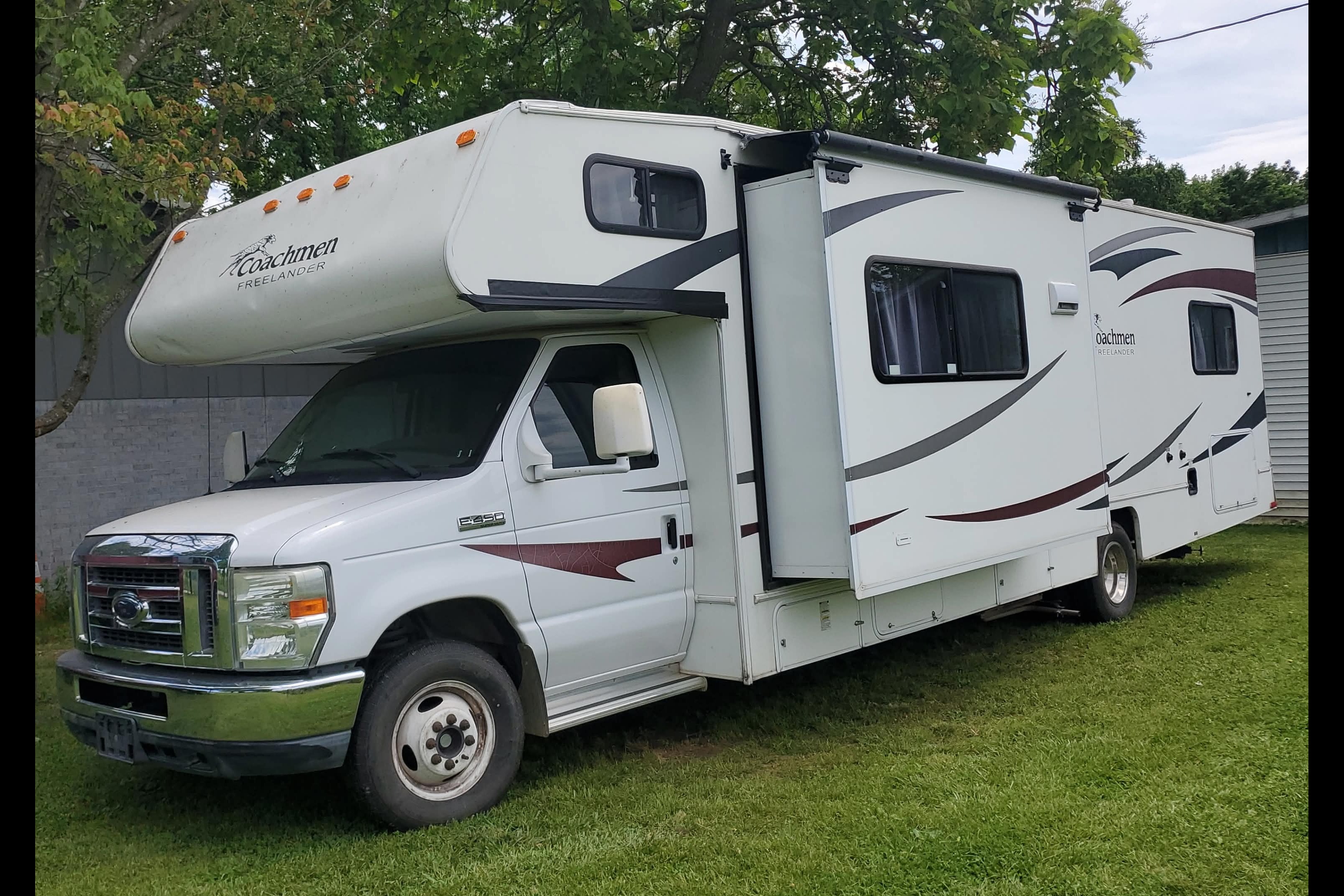 32' Coachmen Motorhome - Family Friendly, newly remodeled & Fully equipped!