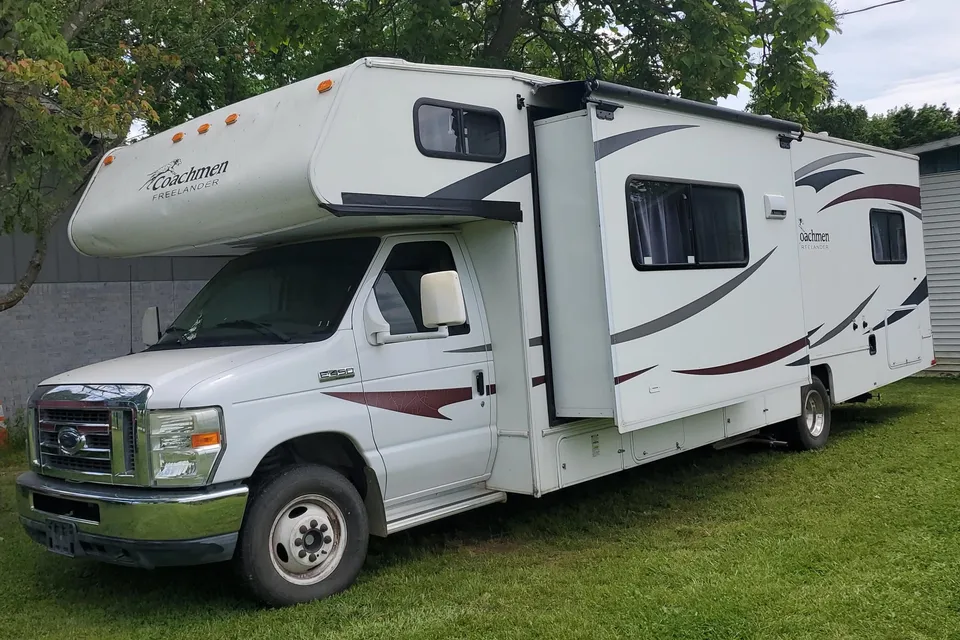 32' Coachmen Motorhome - Family Friendly, newly remodeled & Fully equipped!