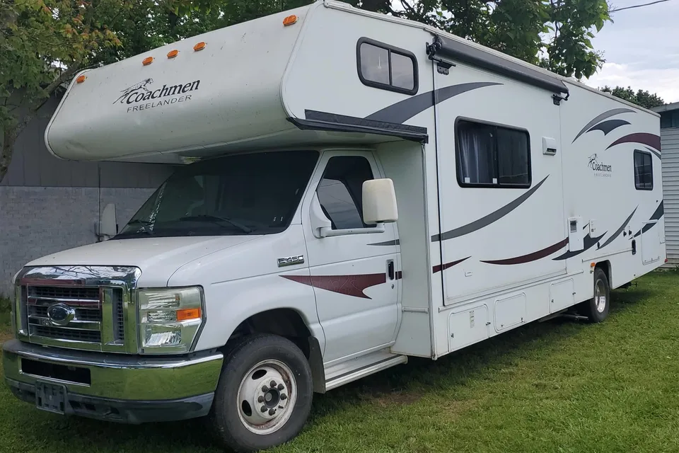 32' Coachmen Motorhome - Family Friendly, newly remodeled & Fully equipped!