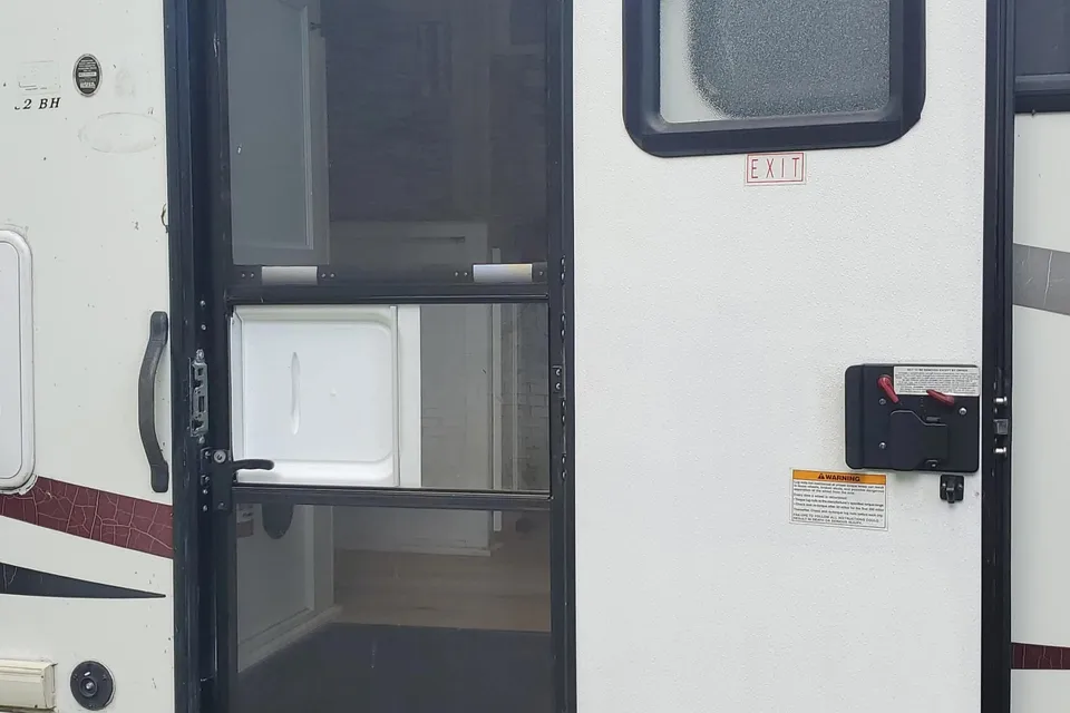 32' Coachmen Motorhome - Family Friendly, newly remodeled & Fully equipped!