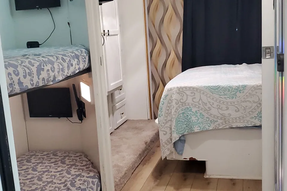 32' Coachmen Motorhome - Family Friendly, newly remodeled & Fully equipped!
