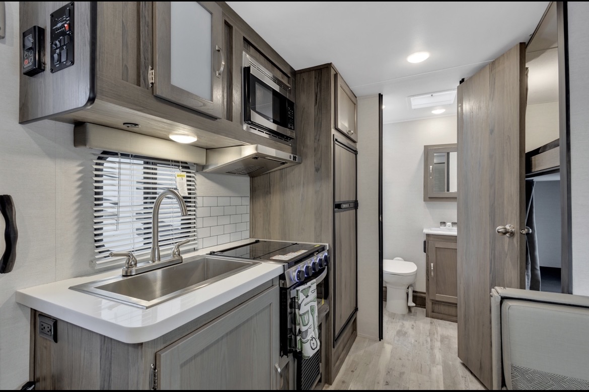 New 2025 Gulf Stream Travel Trailer!!