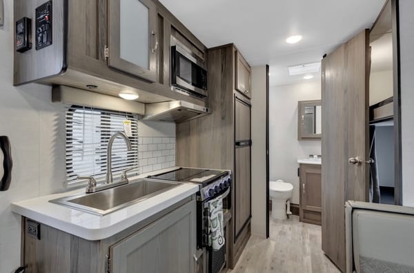 New 2025 Gulf Stream Travel Trailer!!