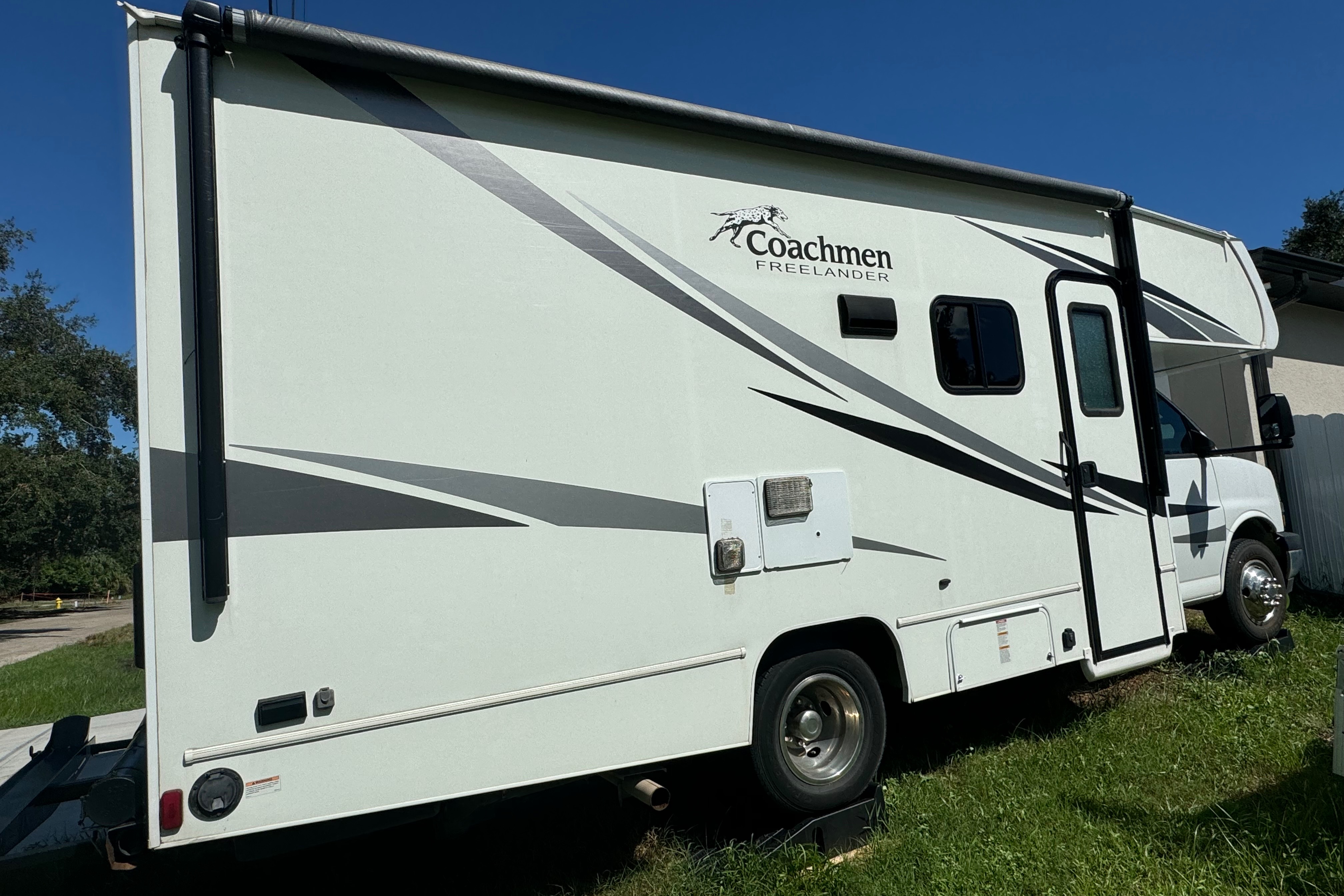 Wayne’s Coachmen Freelander- Comfortable & Road-Ready Class C