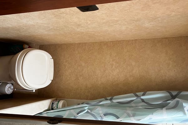 YYC Fully Stocked 26’ RV - bring food, clothes and bedding