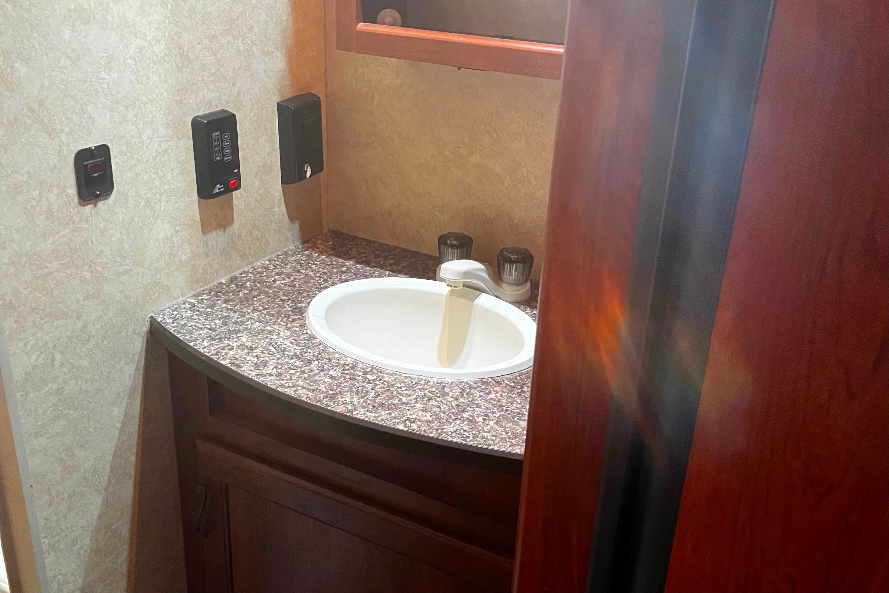YYC Fully Stocked 26’ RV - bring food, clothes and bedding