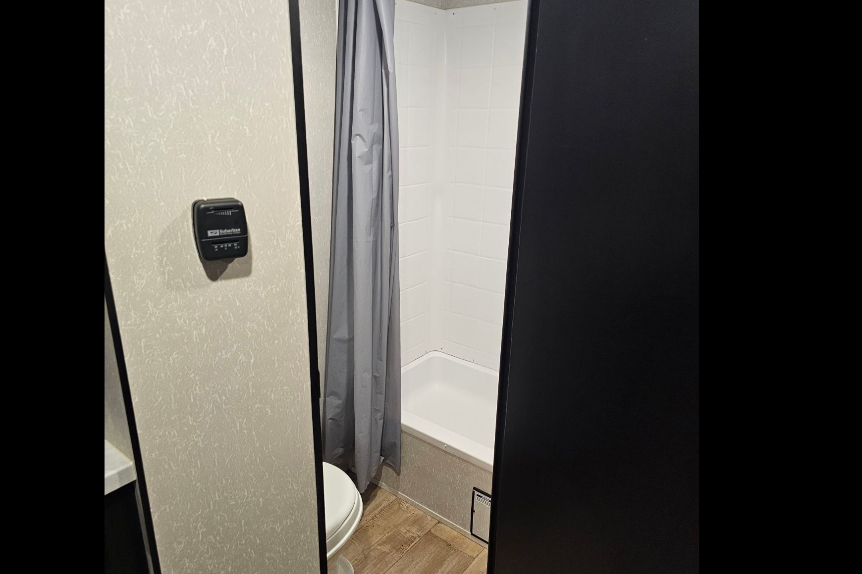 Hideaway RV rentals Fur baby friendly Wolf pup 16pf