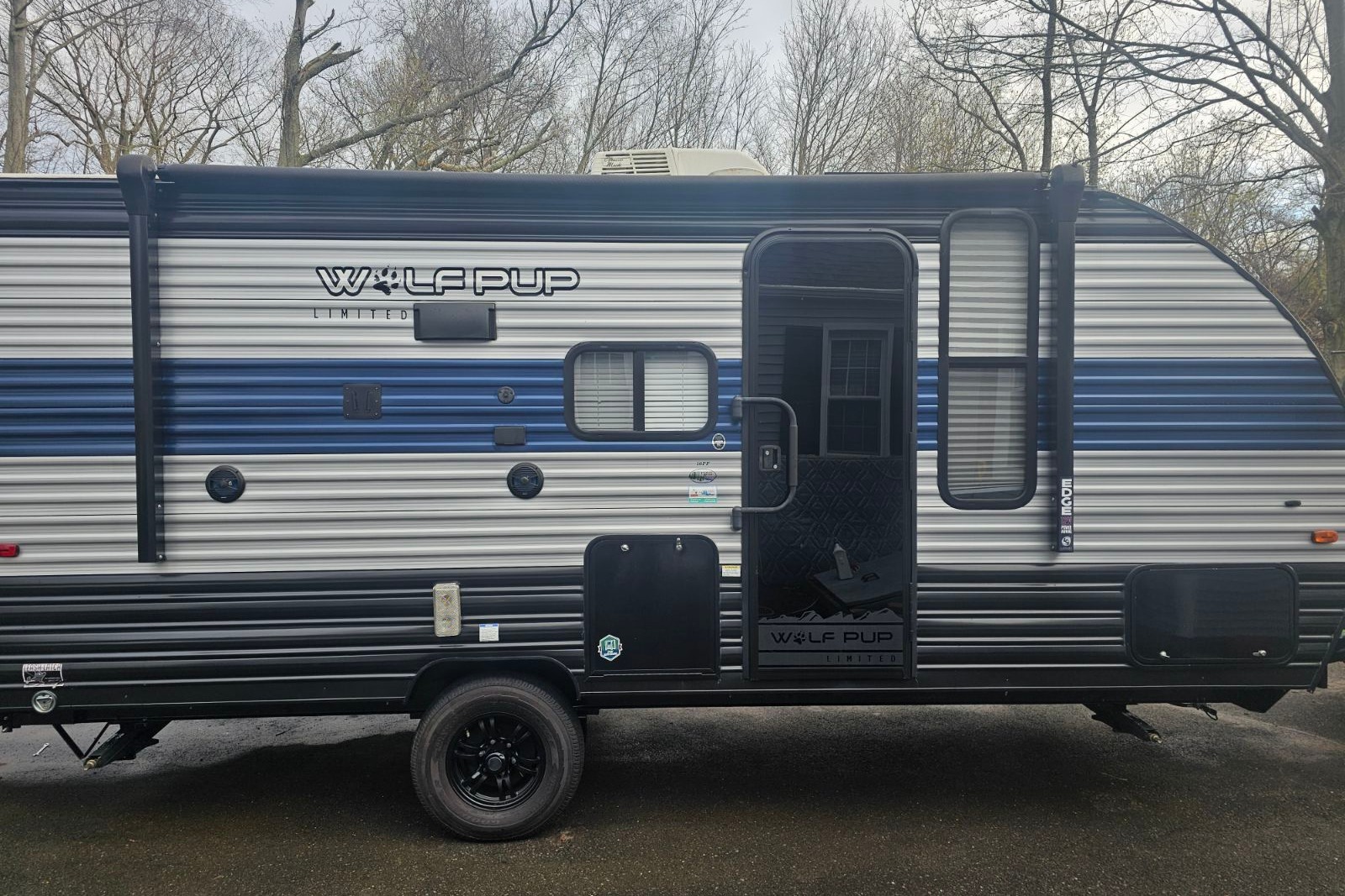 Hideaway RV rentals Fur baby friendly Wolf pup 16pf