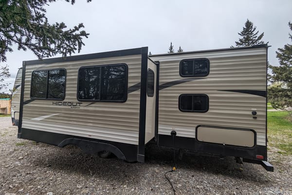 Natalie's Keystone Hideout 26LHSWE Travel Trailer