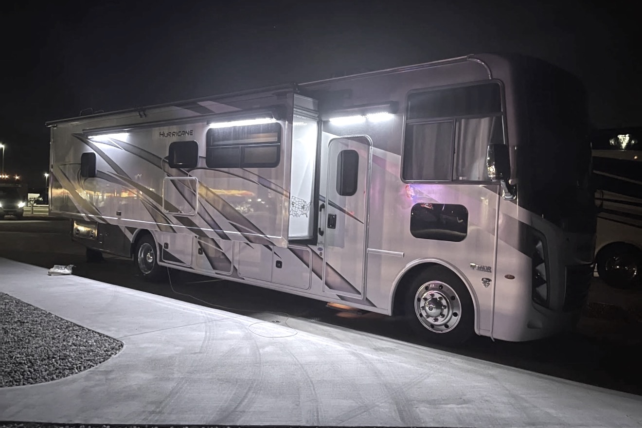 Epic Hurricane Escape Thor Motor Coach 34R Class A
