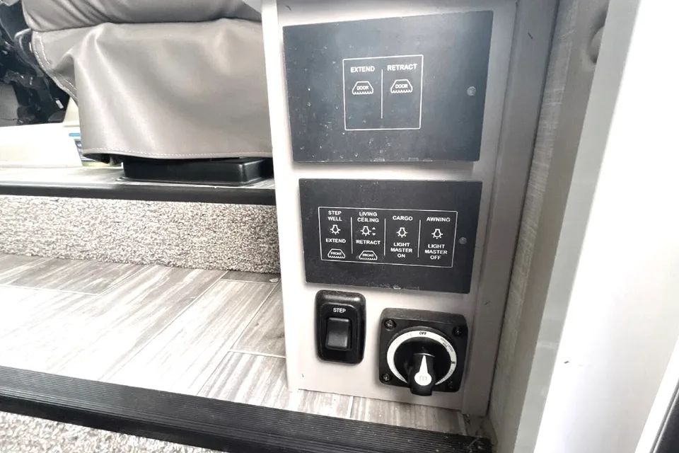 Epic Hurricane Escape Thor Motor Coach 34R Class A