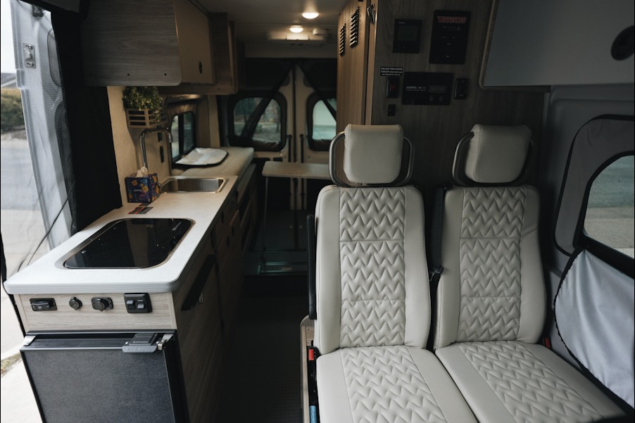 2025 Winnebago Solis NPF (National Park Foundation edition) 59P Adventure Van