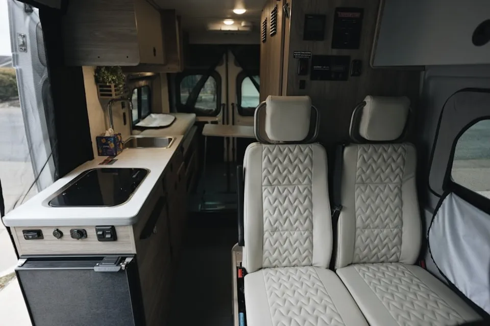 2025 Winnebago Solis NPF (National Park Foundation edition) 59P Adventure Van