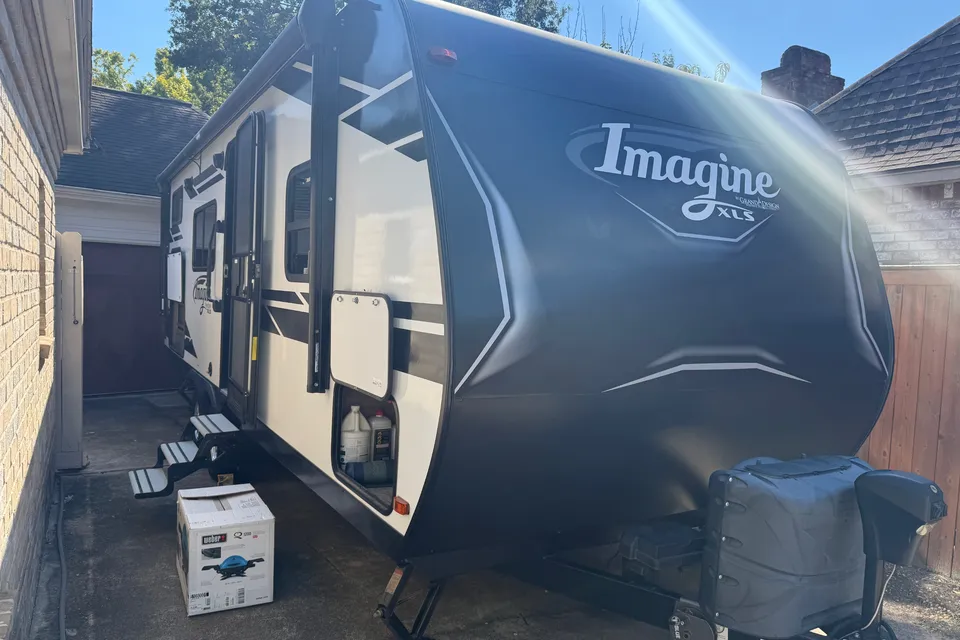 Anthony’s Family Friendly Grand Design Imagine XLS Travel Trailer