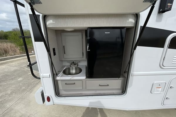 Explore in Comfort with Our FULLY LOADED 2024 RV Let The Good Times Roll