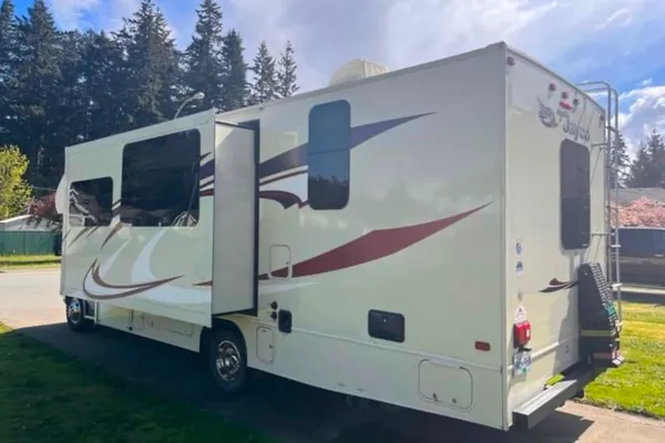 Jessica's Jayco 26XD Class C with 2 slides 6 sleepers