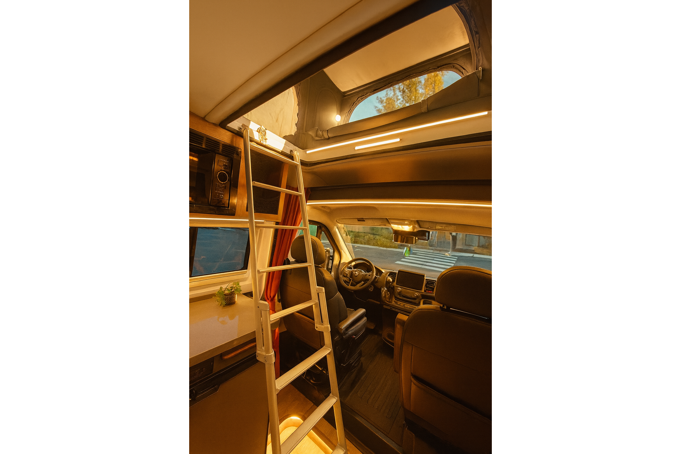 2024 Winnebago Roam 59RZPT | The Only Open-Concept Pop-Top Class B Starlink