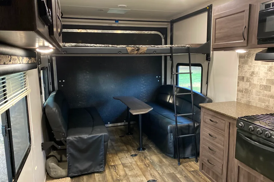 Pacific Coachworks Blazen 2314 Toy Hauler