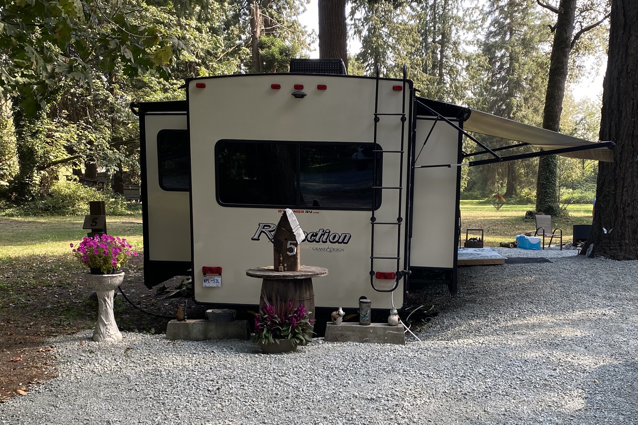 Glamping Grand Design Reflection Travel Trailer
