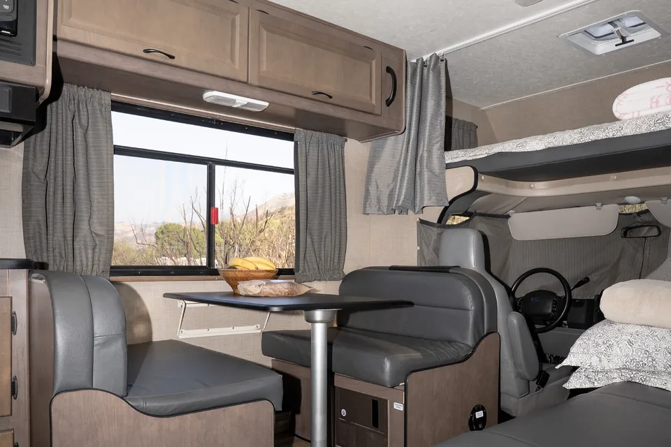 Lidiya's Winnebago Minnie Winnie Class C