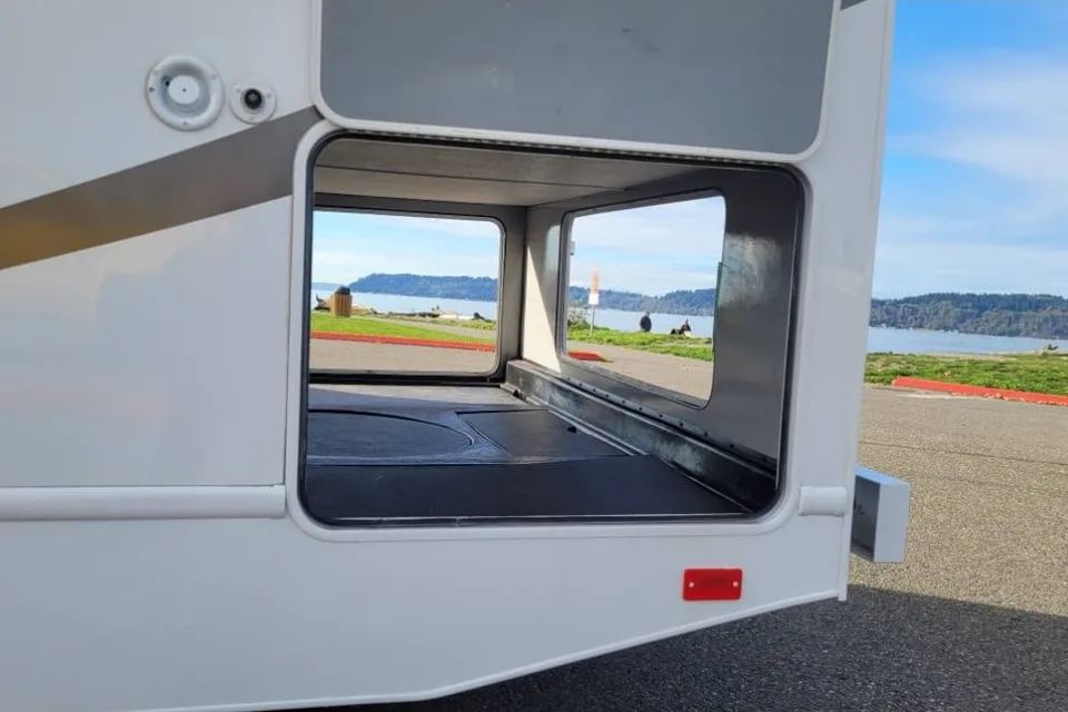 Lidiya's Winnebago Minnie Winnie Class C