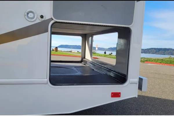Lidiya's Winnebago Minnie Winnie Class C