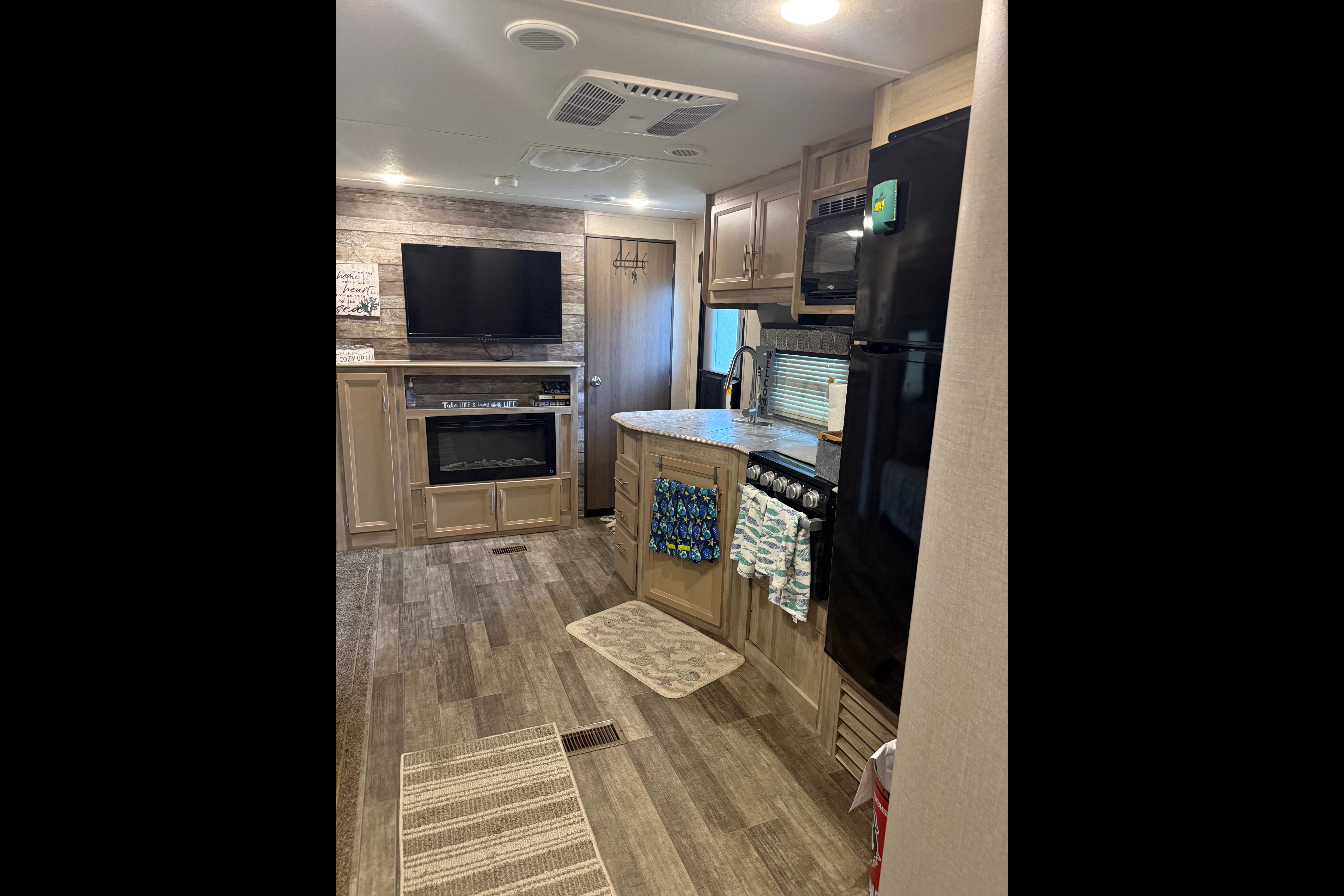 EL’S Comfy Camper