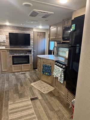 EL’S Comfy Camper